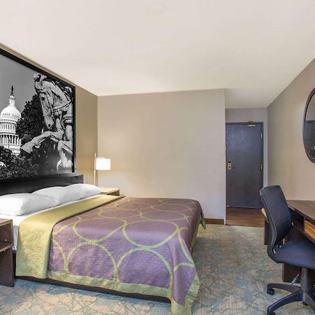 Super 8 By Wyndham Waldorf Motel Luaran gambar