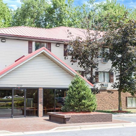 Super 8 By Wyndham Waldorf Motel Luaran gambar
