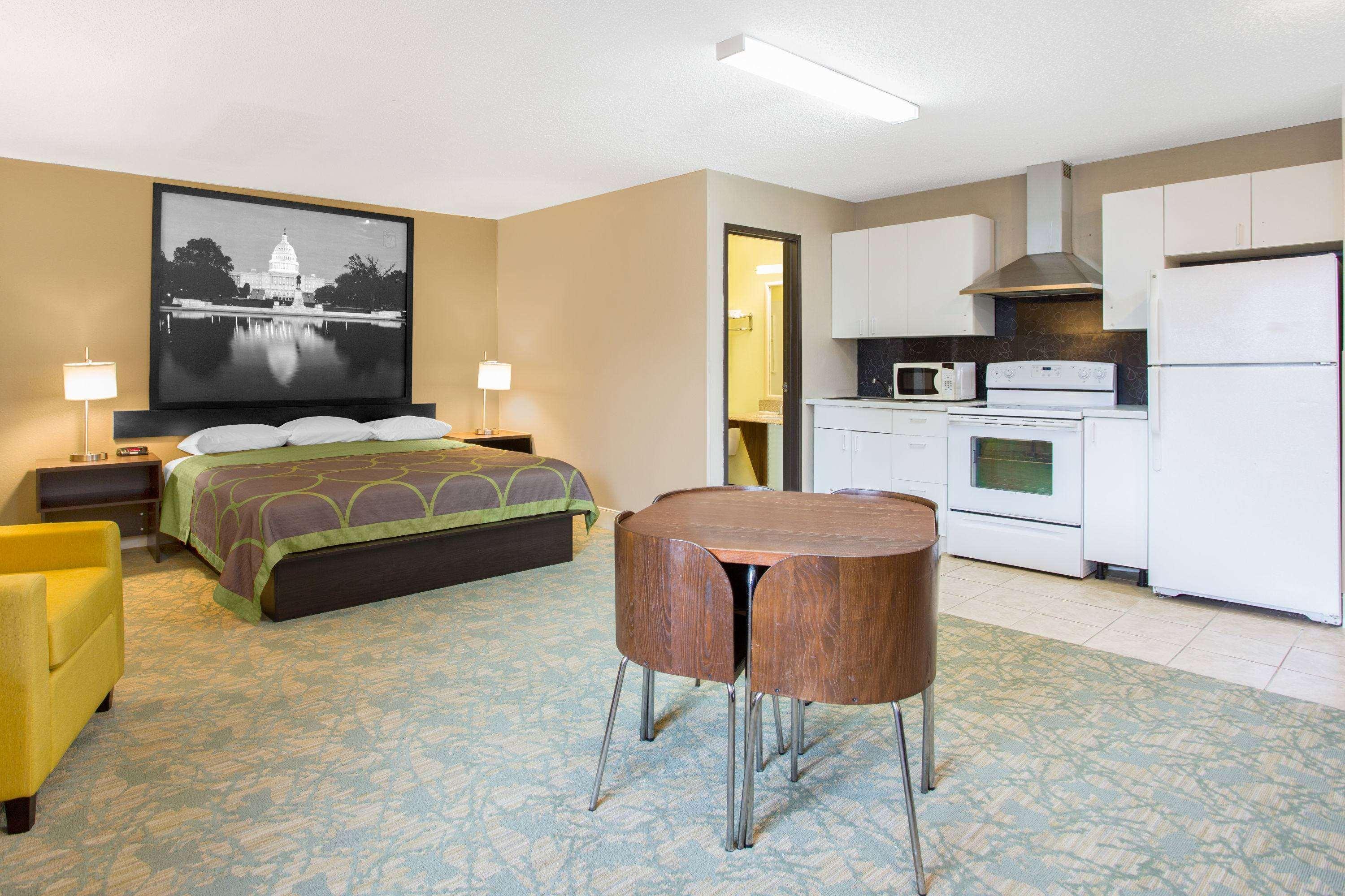 Super 8 By Wyndham Waldorf Motel Luaran gambar