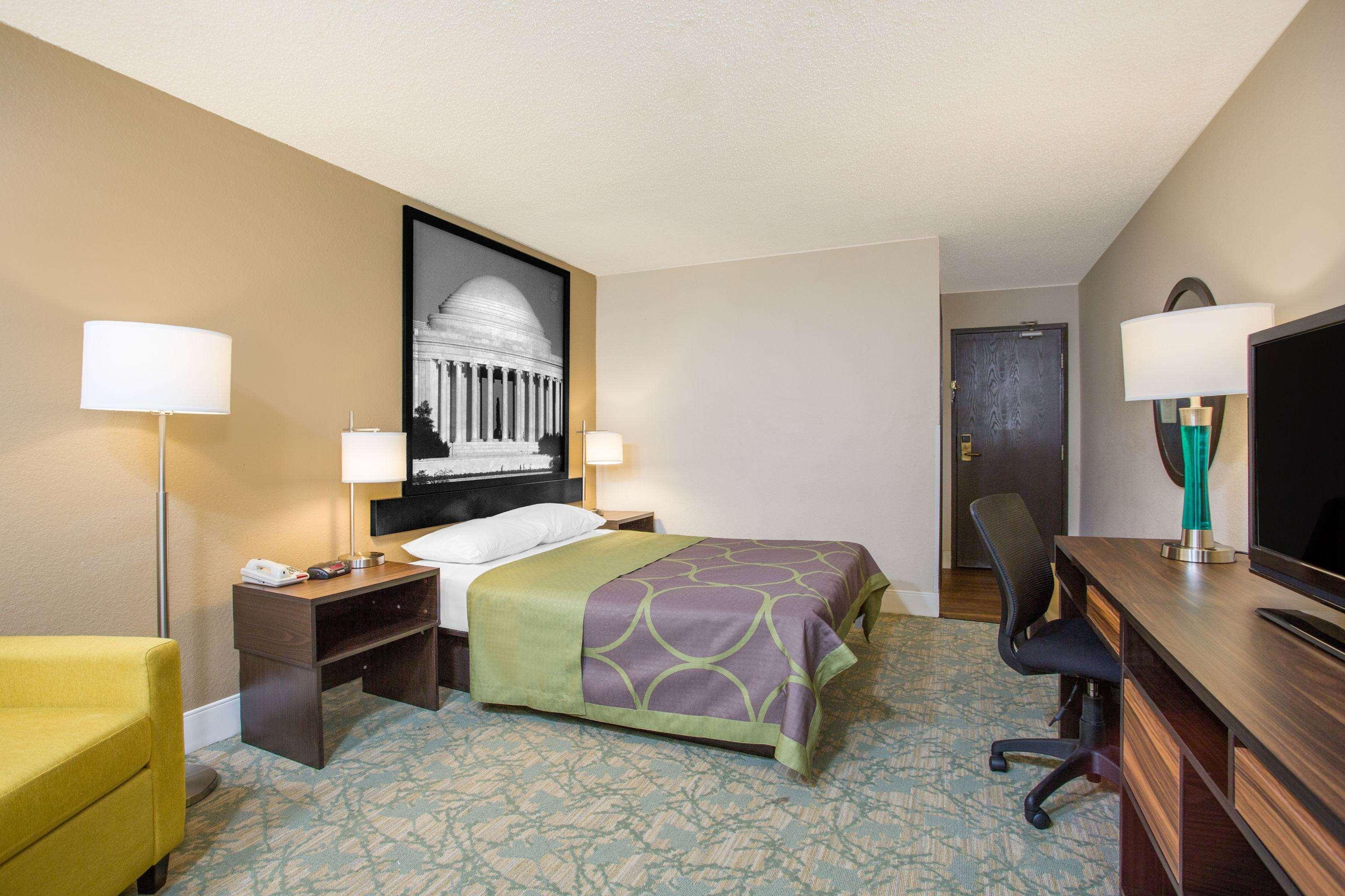 Super 8 By Wyndham Waldorf Motel Luaran gambar