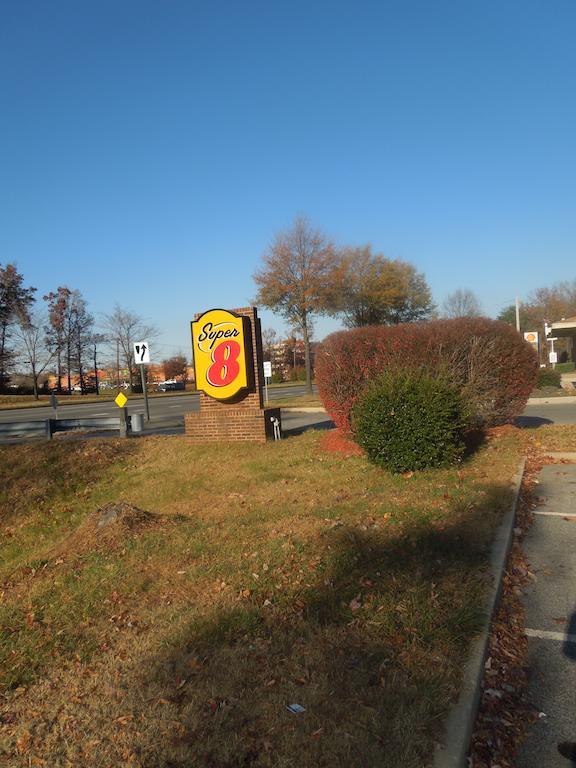 Super 8 By Wyndham Waldorf Motel Luaran gambar