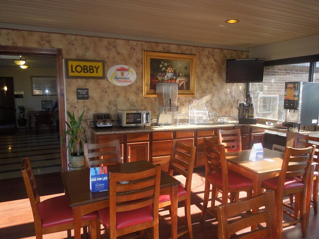 Super 8 By Wyndham Waldorf Motel Luaran gambar