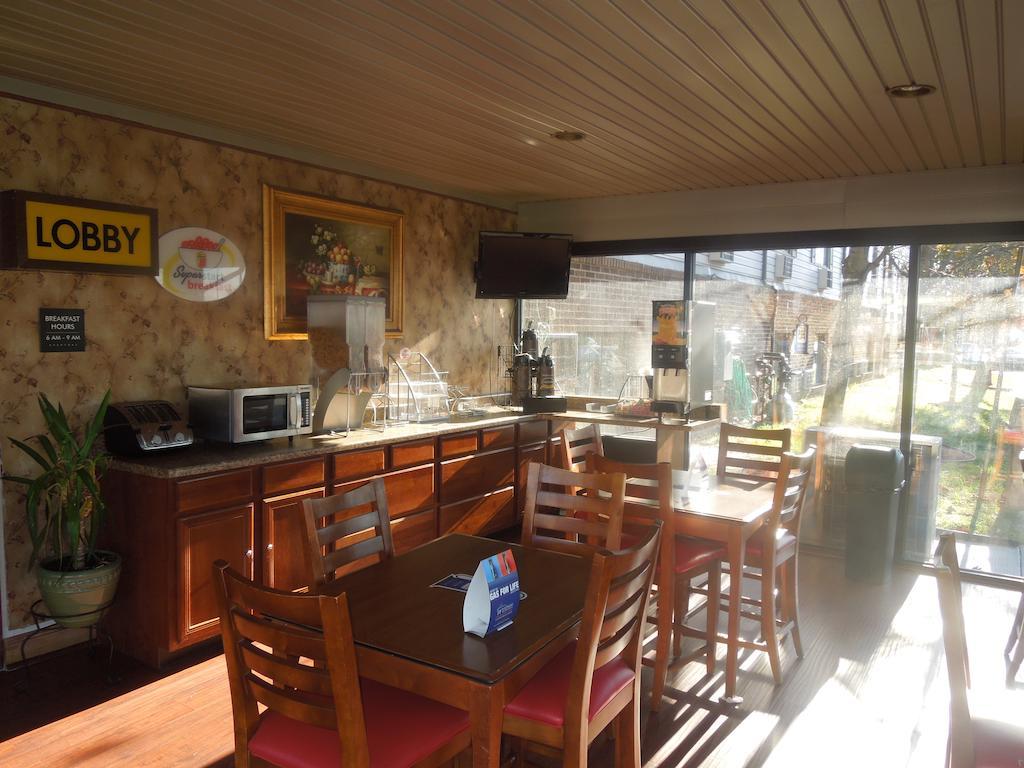 Super 8 By Wyndham Waldorf Motel Luaran gambar