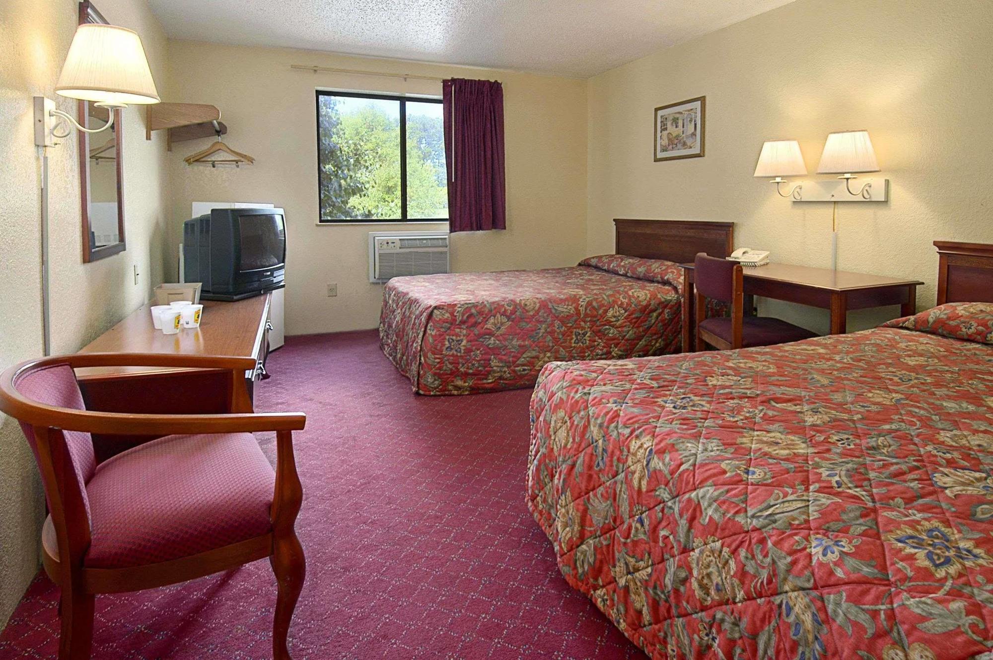 Super 8 By Wyndham Waldorf Motel Luaran gambar